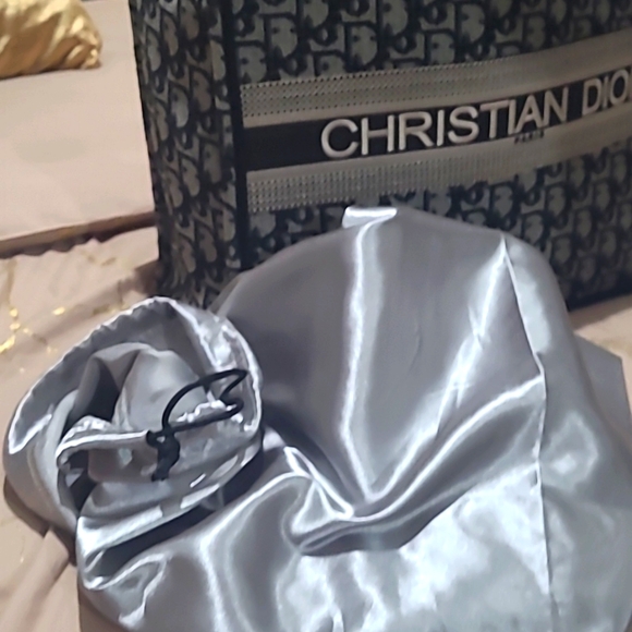 Beutiful  cd blue bag large size( Price  Firm) - Picture 7 of 11